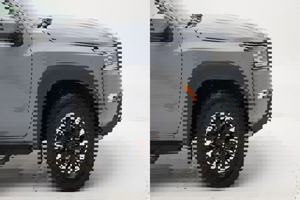 Used 2023 Nissan Frontier PRO-4X w/ Pro Convenience Package image 3