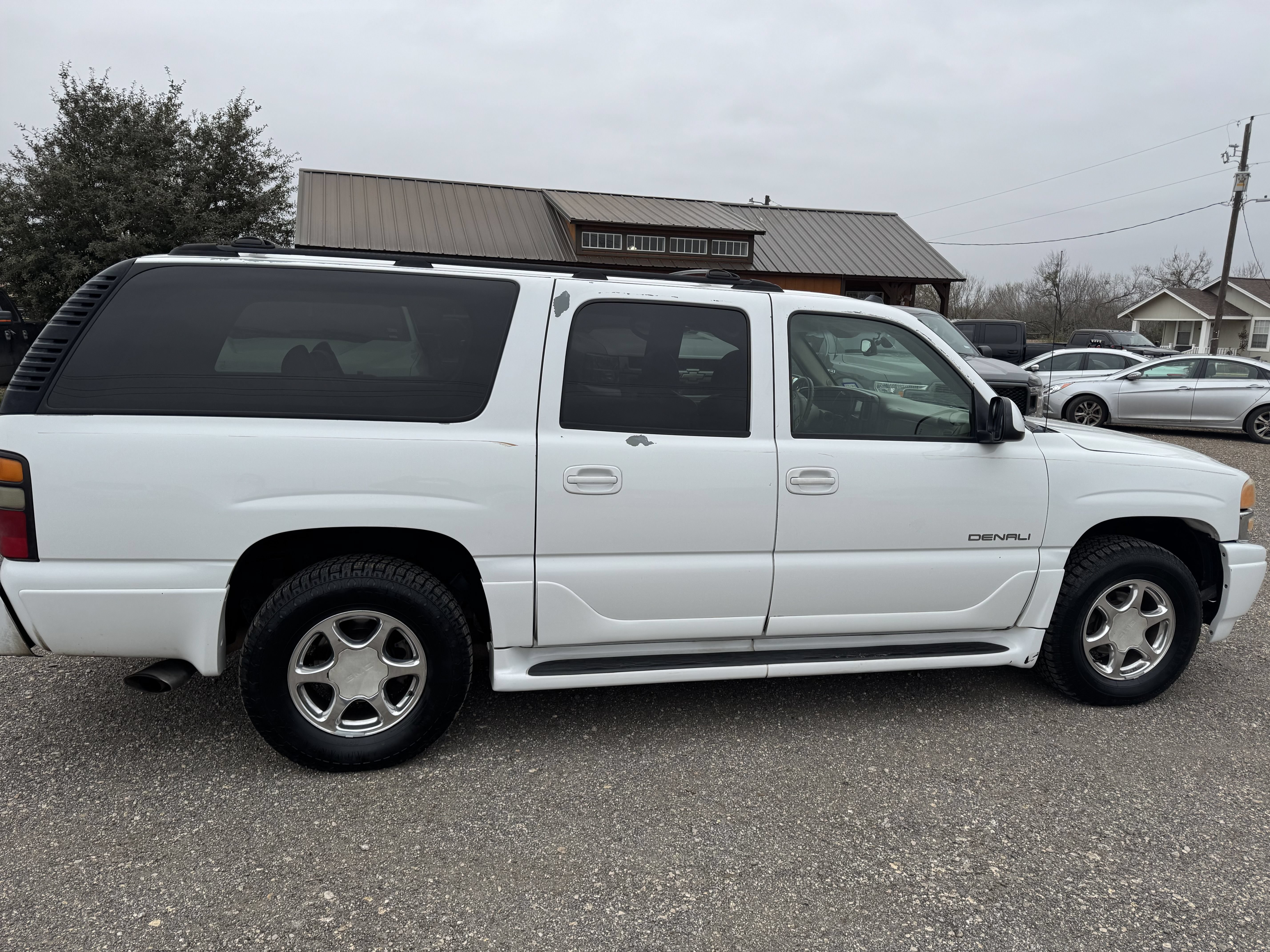 Used 2004 GMC Yukon XL Denali AWD/4WD image 3
