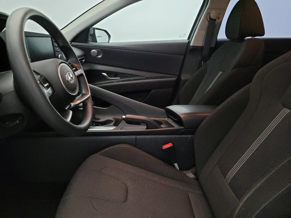 Used 2022 Hyundai Elantra SE image 17