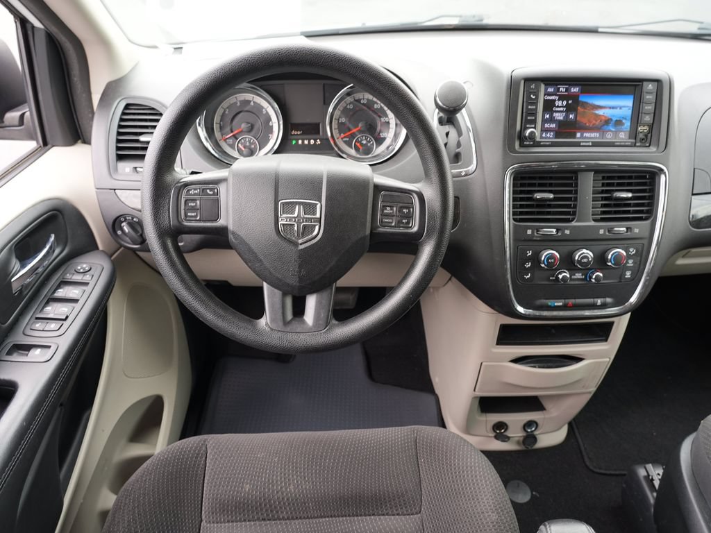 Used 2018 Dodge Grand Caravan SE w/ UConnect Hands-Free Group FWD image 19