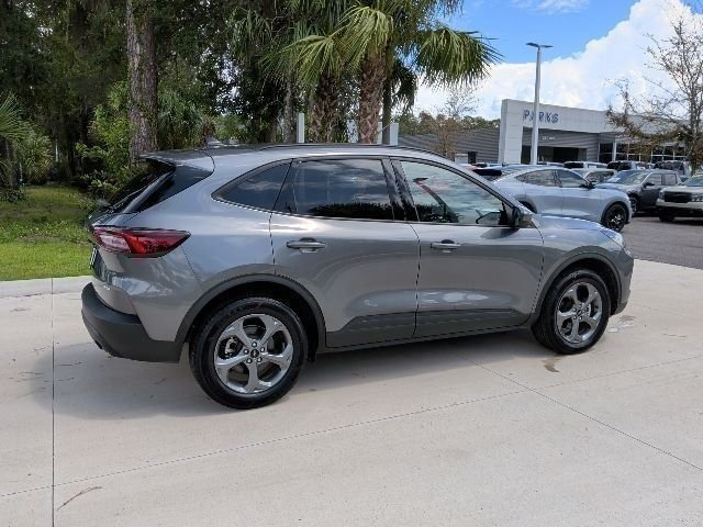 Certified 2025 Ford Escape ST-Line Select AWD/4WD image 5