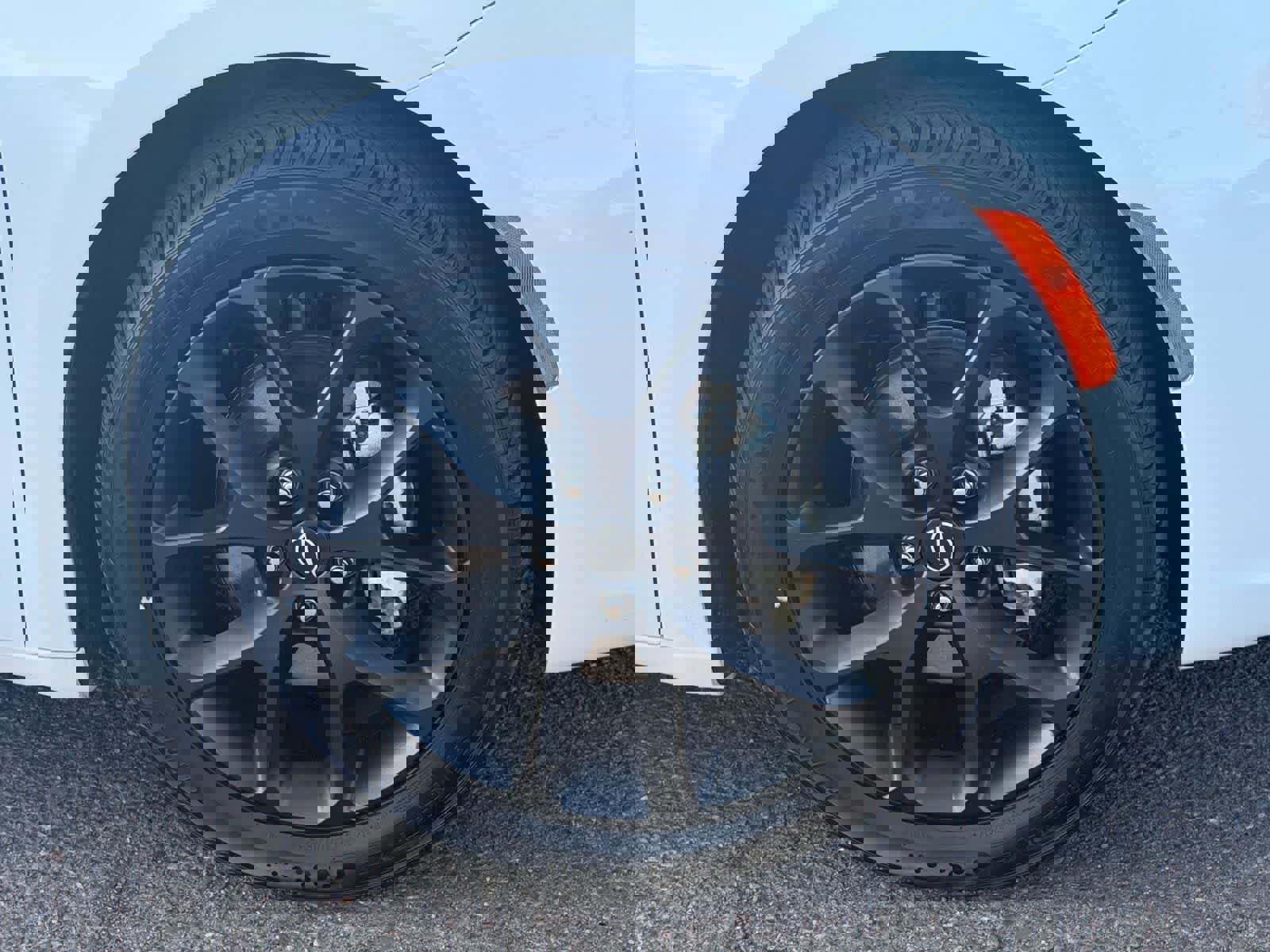 Used 2025 Chrysler Pacifica Limited image 7