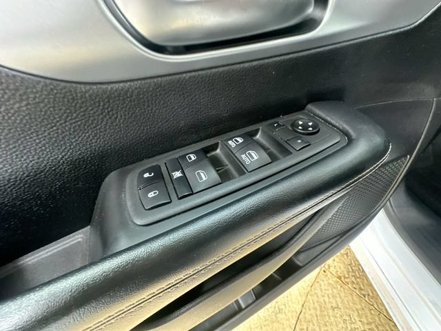 Used 2021 Chrysler Pacifica Touring w/ S Appearance Package FWD image 16