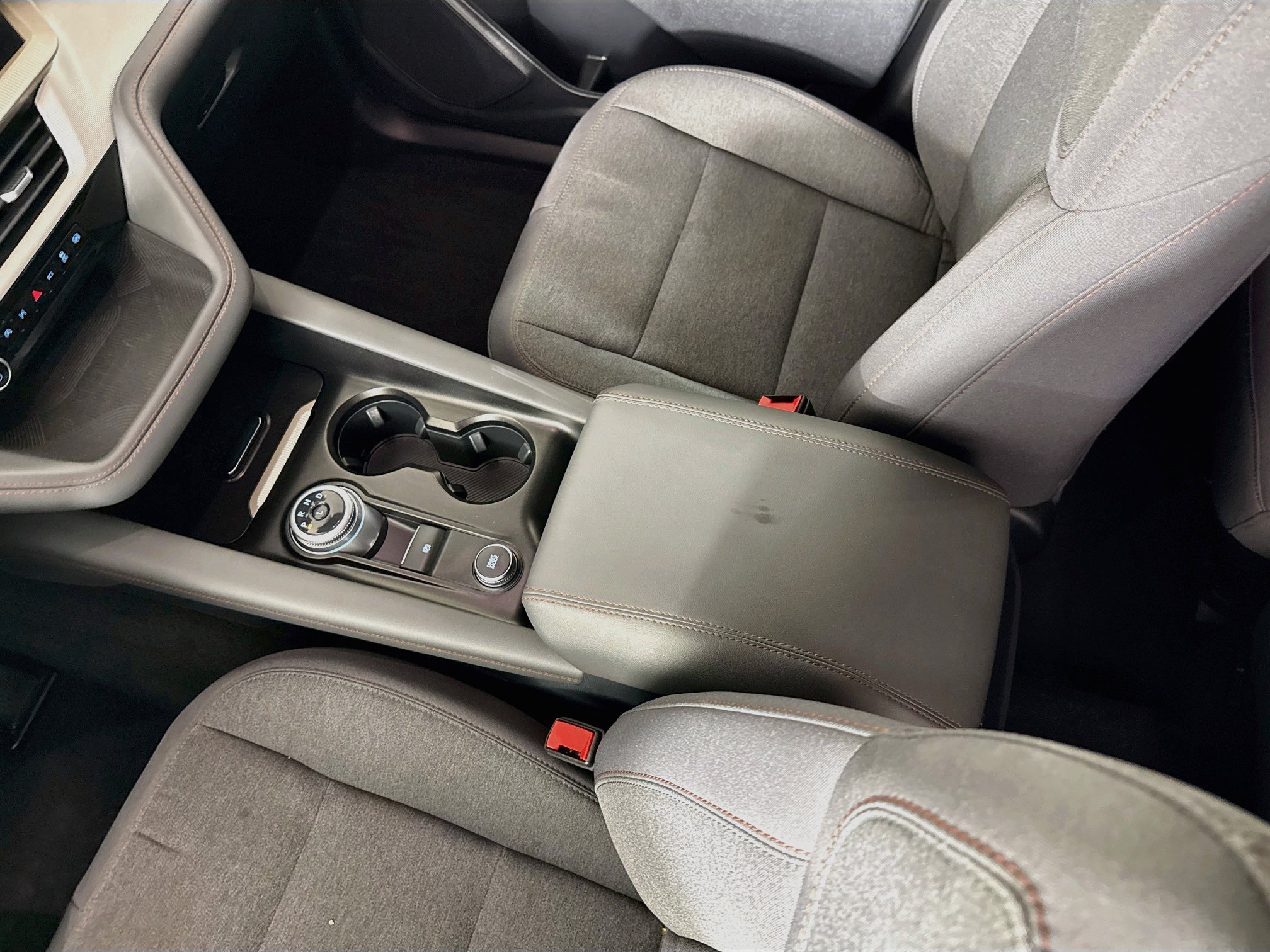 Used 2025 Ford Explorer Active AWD/4WD image 28