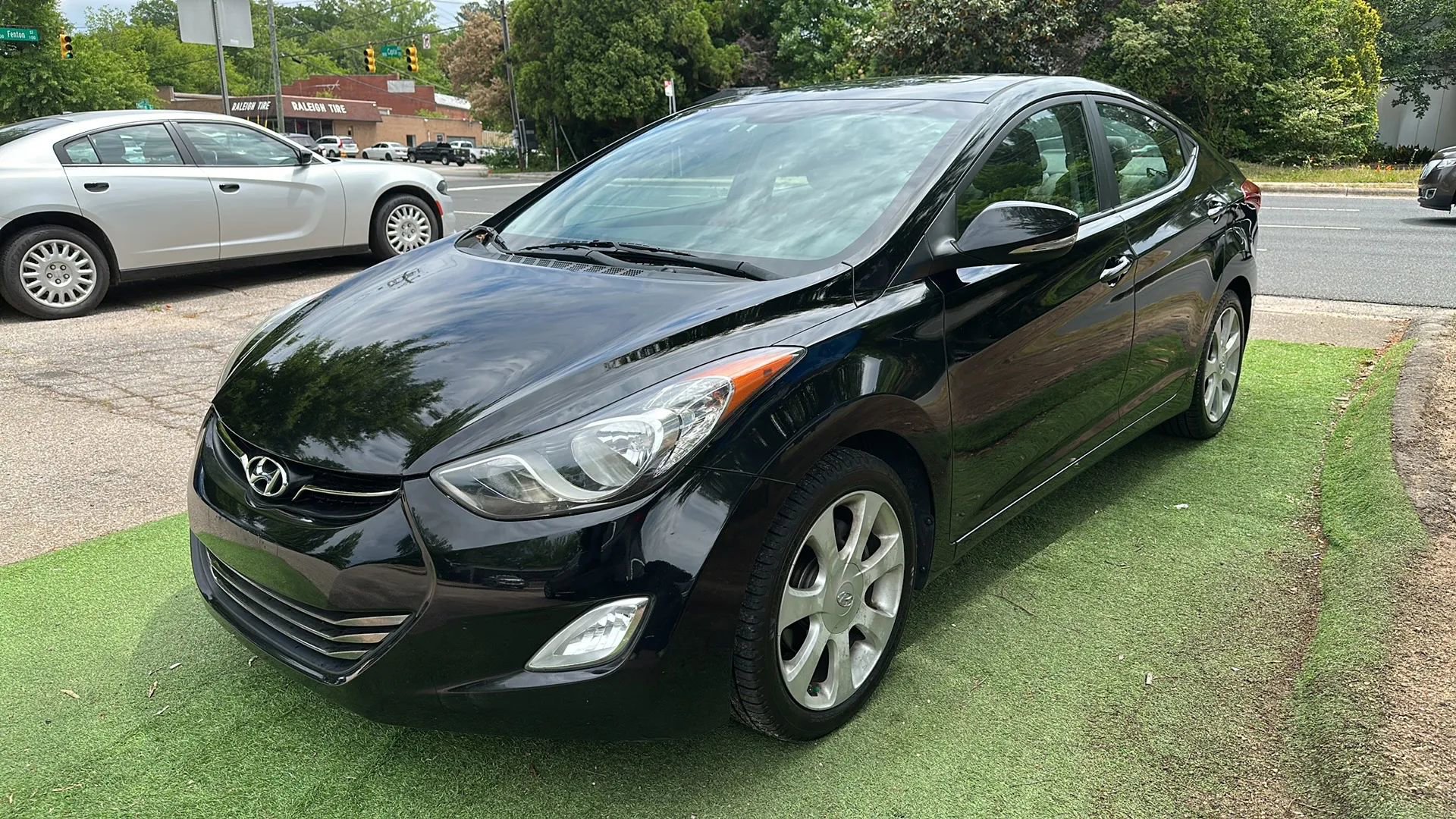 Used 2012 Hyundai Elantra Limited FWD image 3