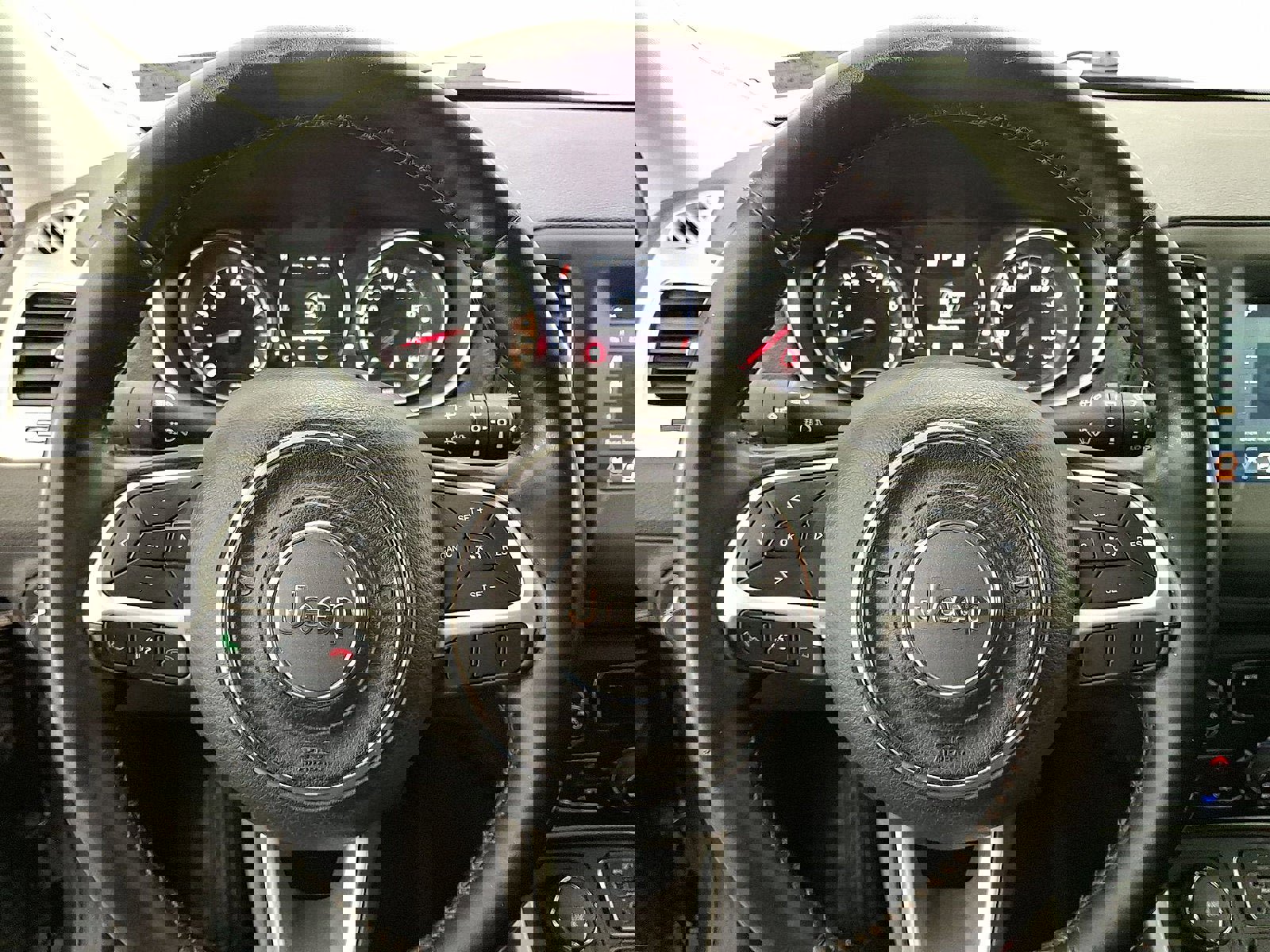 Used 2020 Jeep Compass Latitude w/ Cold Weather Group image 15