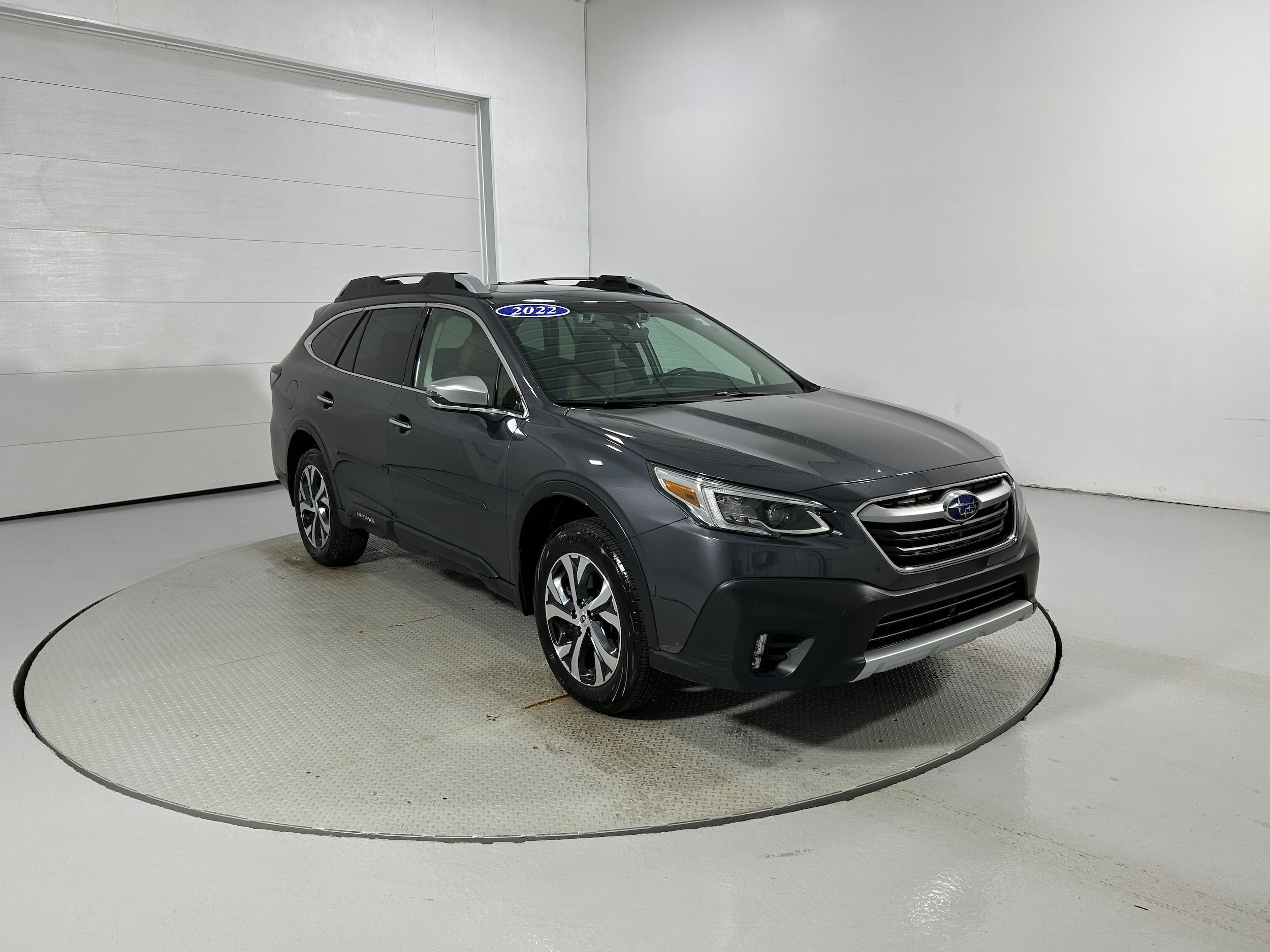 Used 2022 Subaru Outback Touring image 2