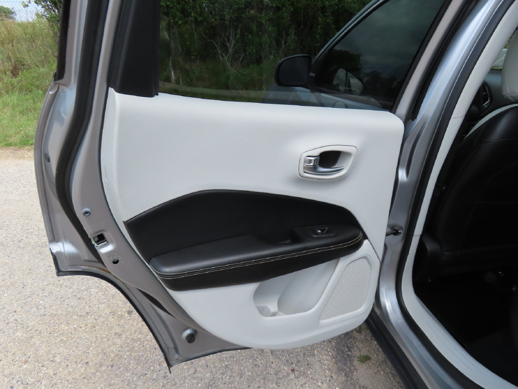 Used 2019 Jeep Compass Latitude w/ Popular Equipment Group FWD image 30