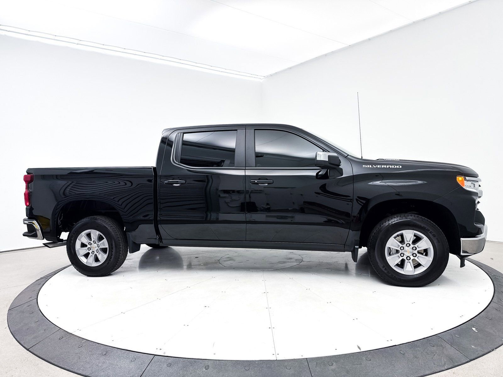 Used 2025 Chevrolet Silverado 1500 LT w/ Convenience Package II image 37