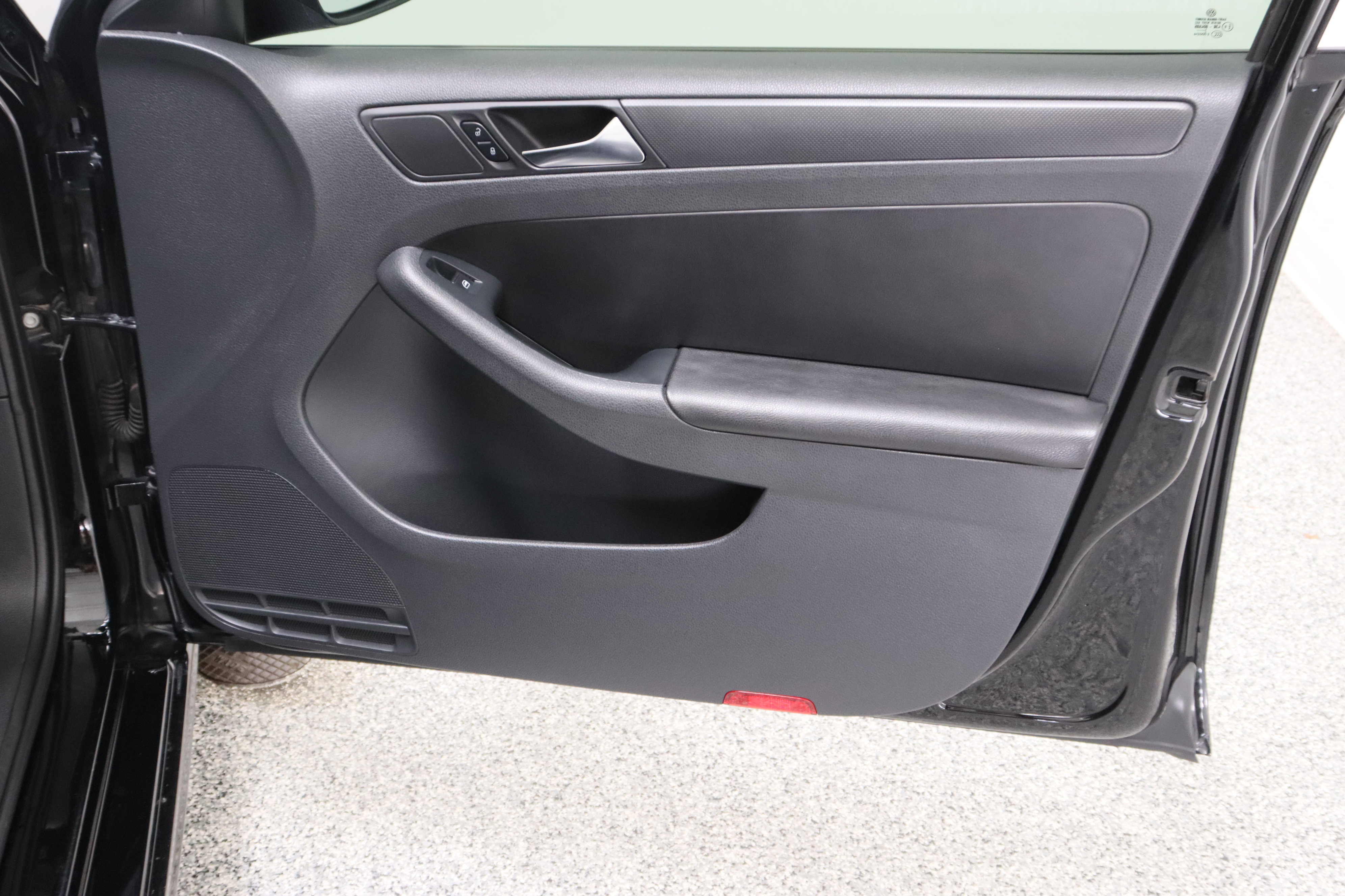 Used 2012 Volkswagen Jetta SE image 28