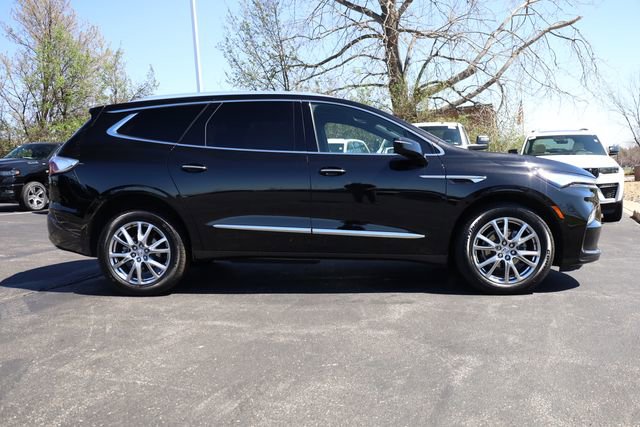 Used 2023 Buick Enclave Essence w/ Experience Buick Package image 3