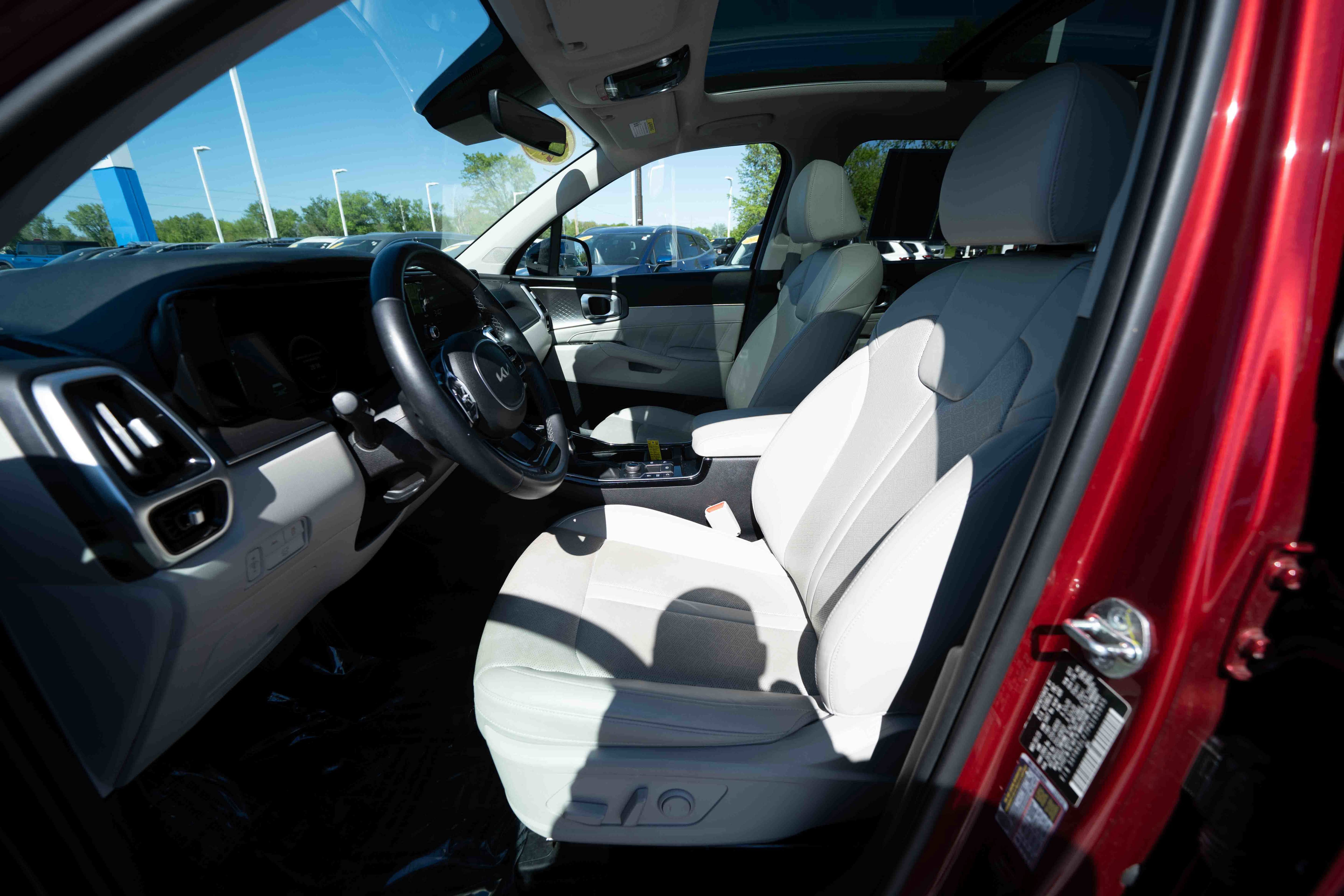 Used 2023 Kia Sorento SX AWD/4WD image 9
