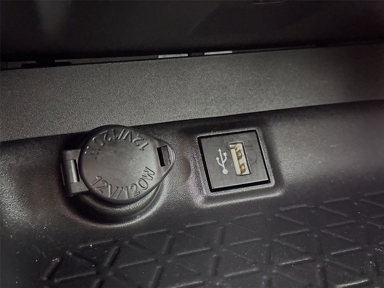 Certified 2025 Toyota RAV4 XLE AWD/4WD image 30