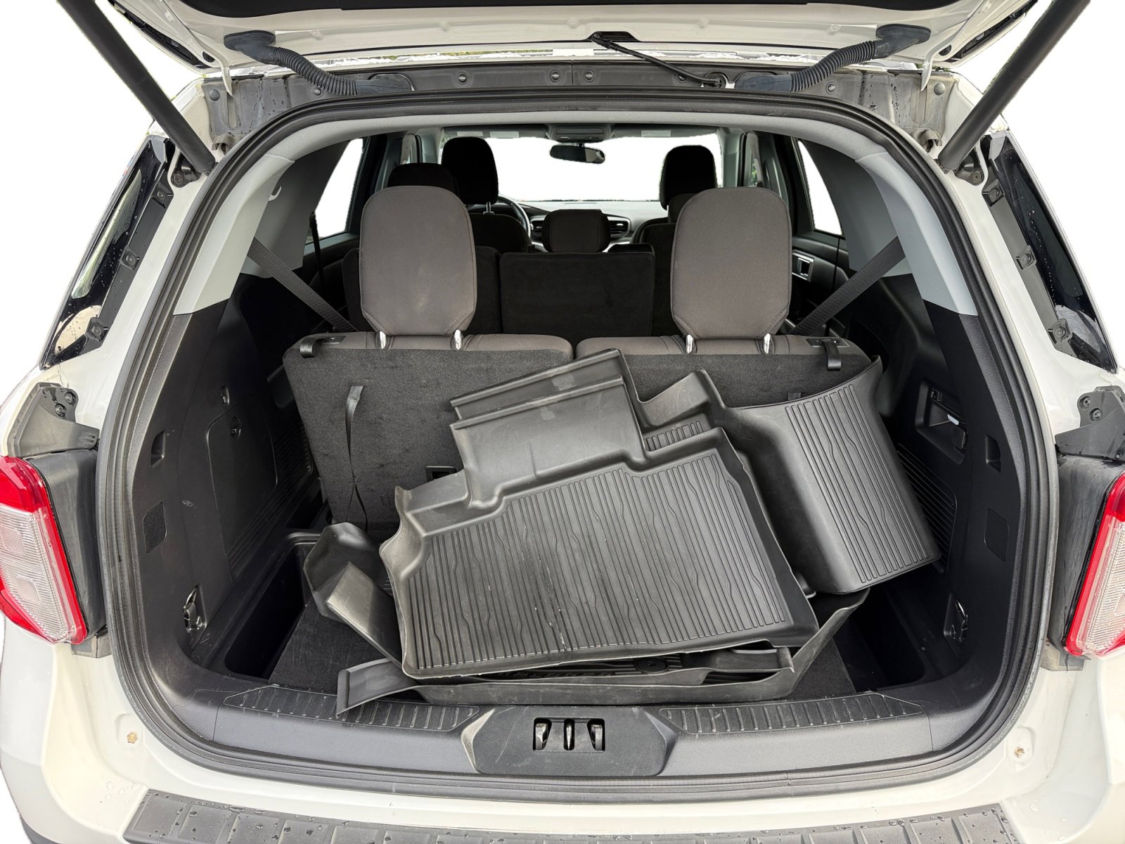 Used 2022 Ford Explorer XLT image 17