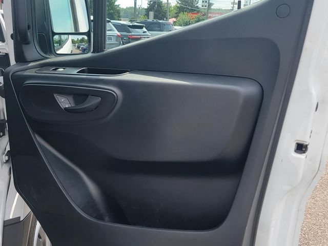 Used 2024 Mercedes-Benz eSprinter 170 Cargo image 17