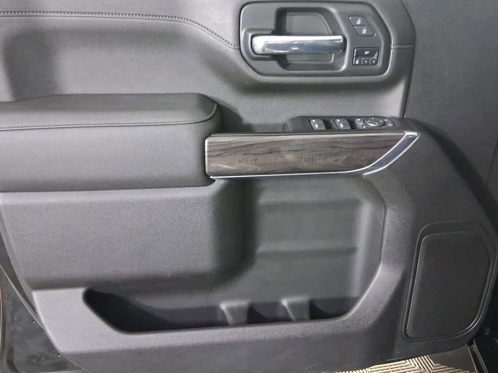 Used 2023 Chevrolet Silverado 2500 LTZ image 9