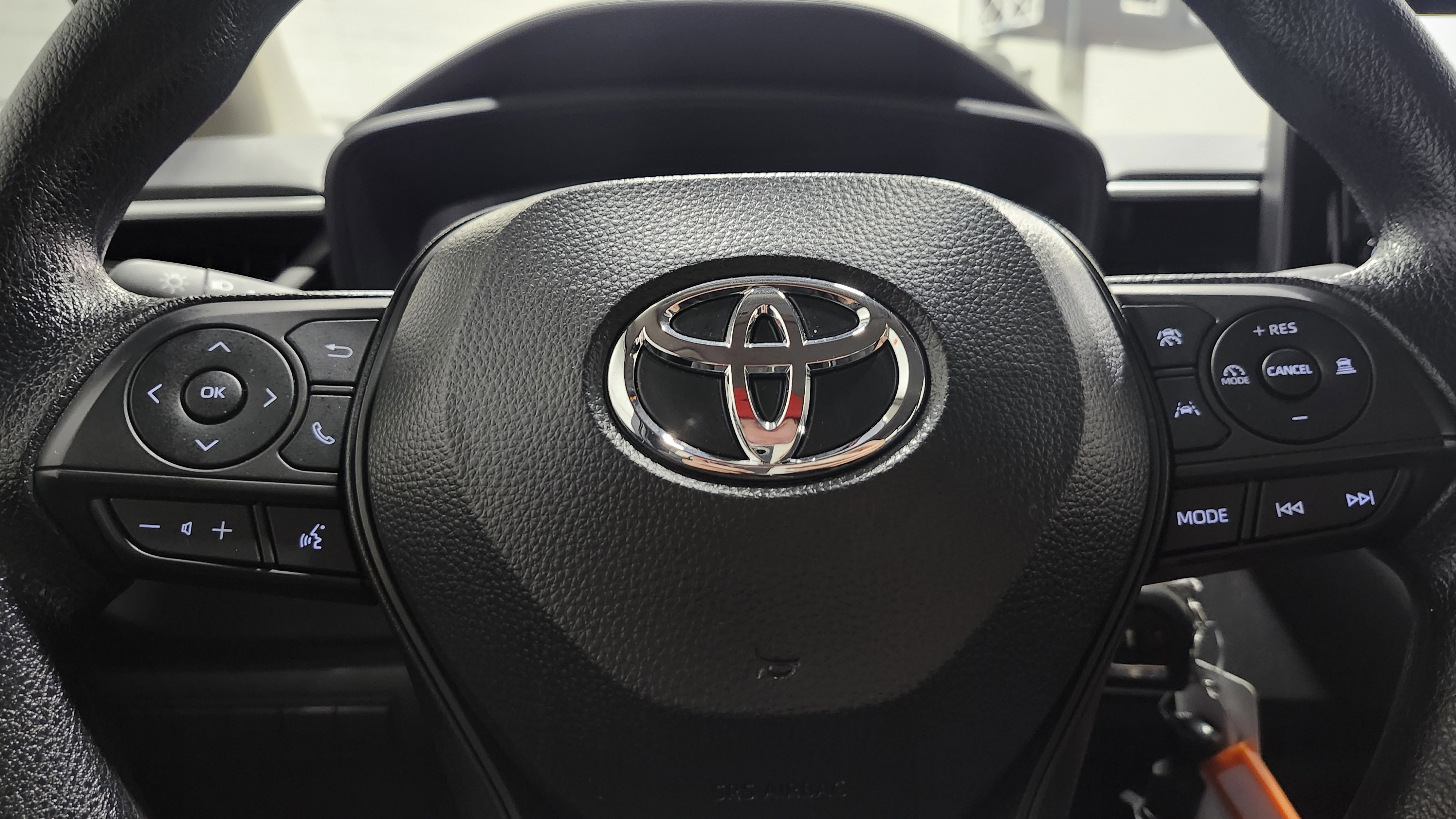 Used 2025 Toyota Corolla LE image 24