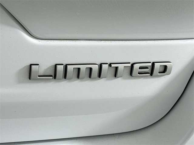 Used 2025 Jeep Grand Cherokee Limited w/ Luxury Tech Group II image 28