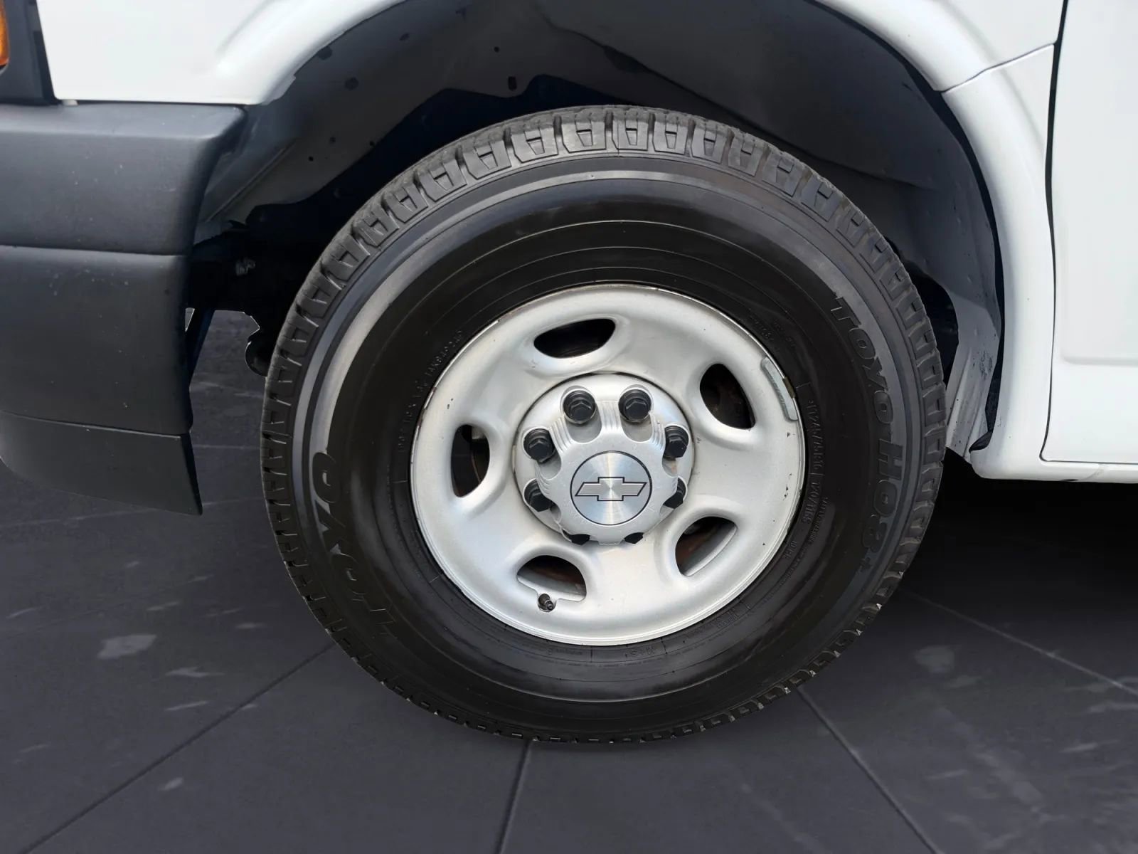 Used 2019 Chevrolet Express 2500 w/ Driver Convenience Package RWD image 27