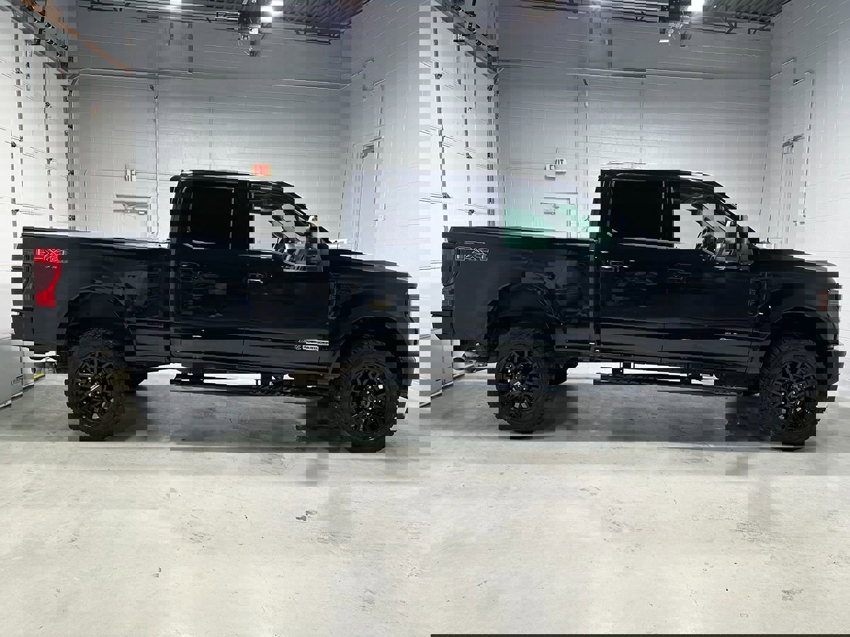 Used 2021 Ford F350 Lariat image 2