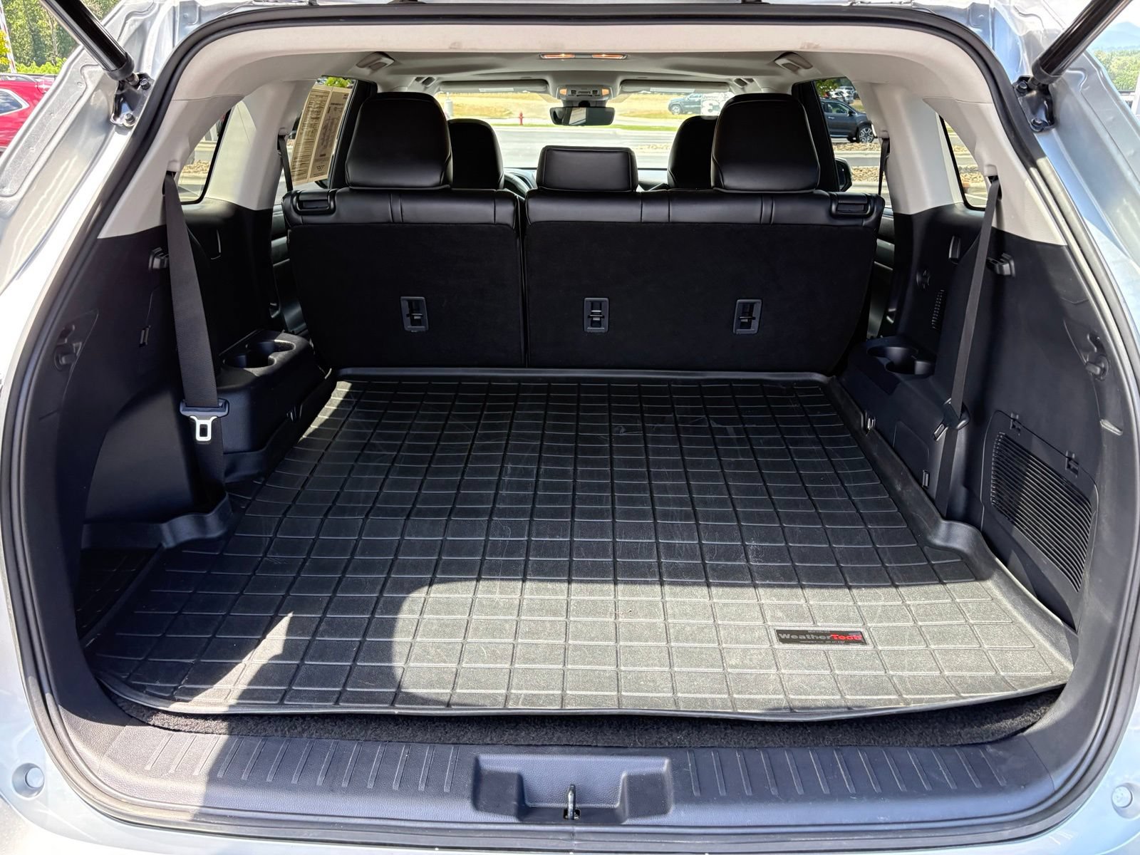 Used 2023 Toyota Highlander XLE AWD/4WD image 10