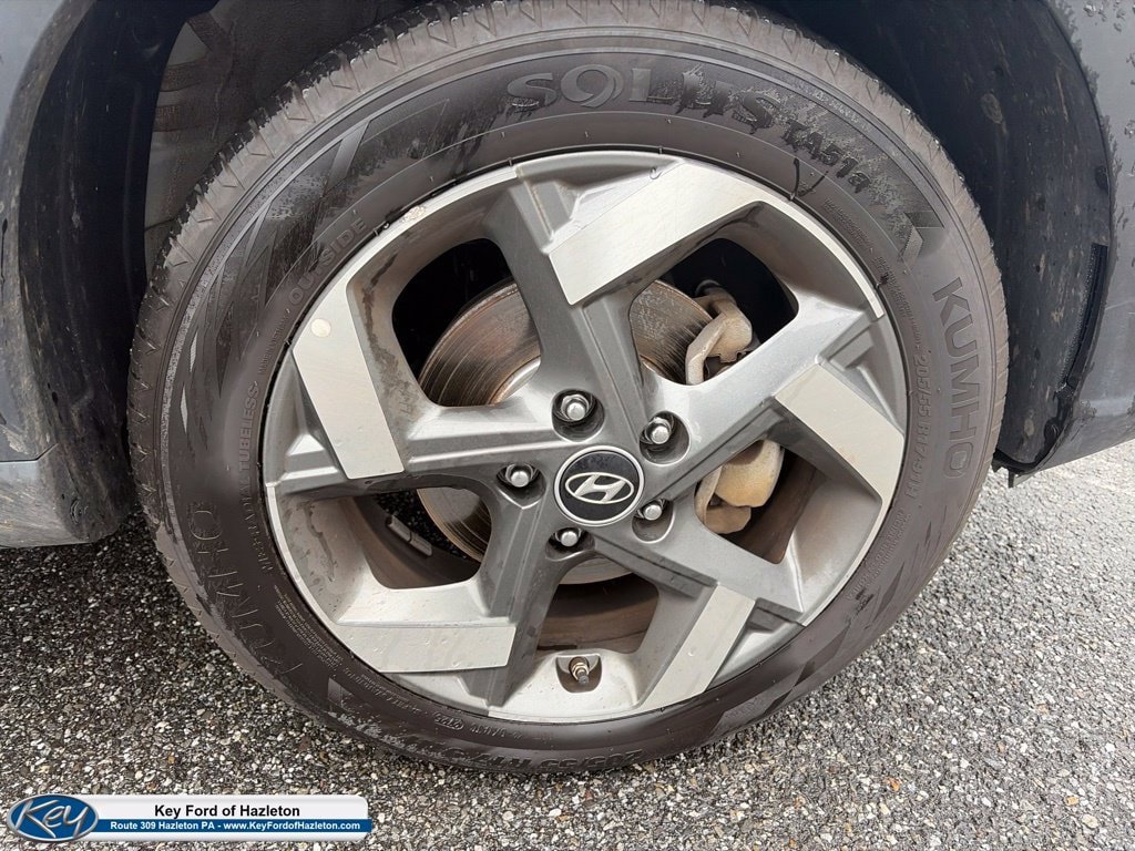 Used 2025 Hyundai Venue SEL FWD image 13