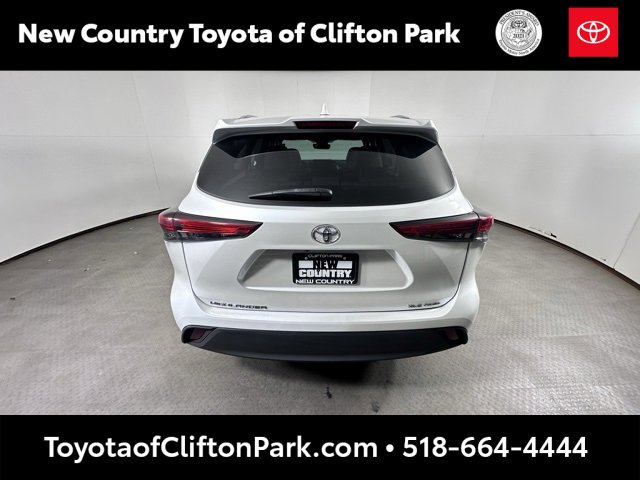 Used 2022 Toyota Highlander XLE image 4