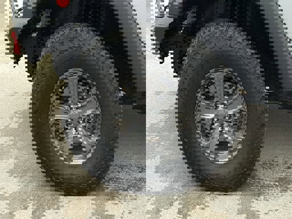 Used 2017 Jeep Wrangler Unlimited Rubicon image 10