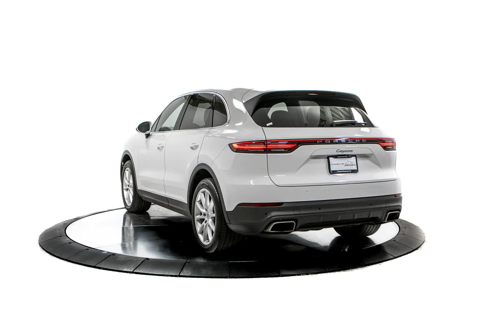 Used 2022 Porsche Cayenne AWD/4WD image 3