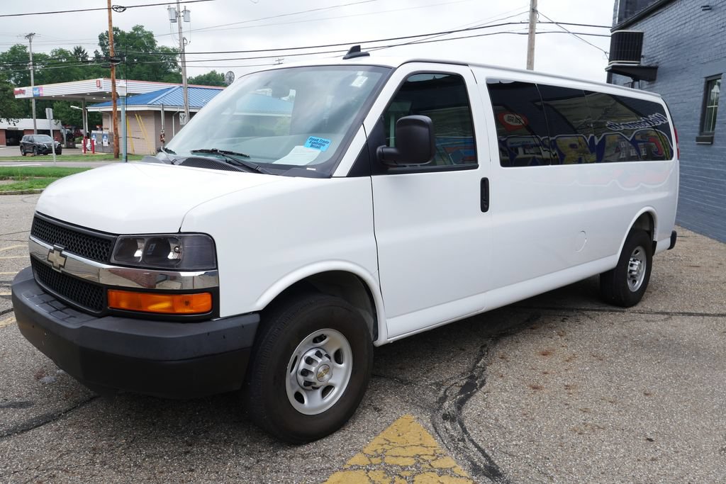 Used 2025 Chevrolet Express 3500 LS RWD image 4
