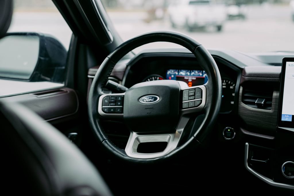 Used 2023 Ford Expedition Limited image 15