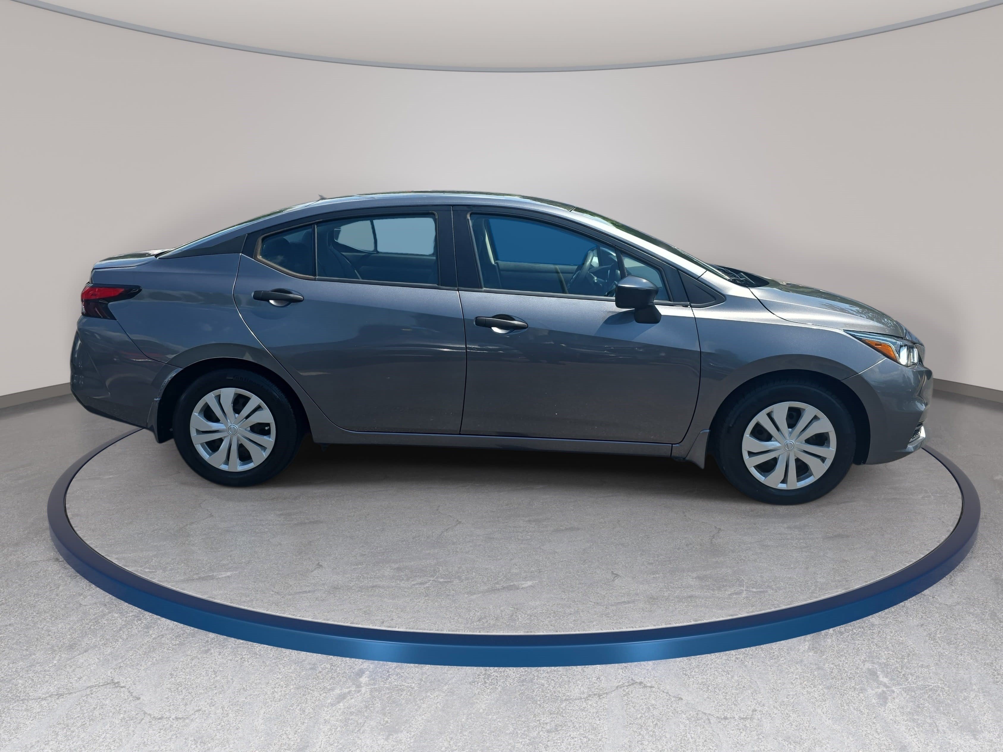 Used 2021 Nissan Versa S FWD image 4