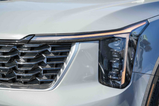 New 2026 Kia Sorento S w/ S Panoramic Sunroof Package FWD image 12
