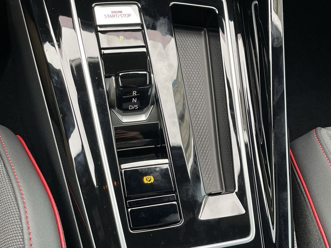 New 2026 Volkswagen GTI SE FWD image 27