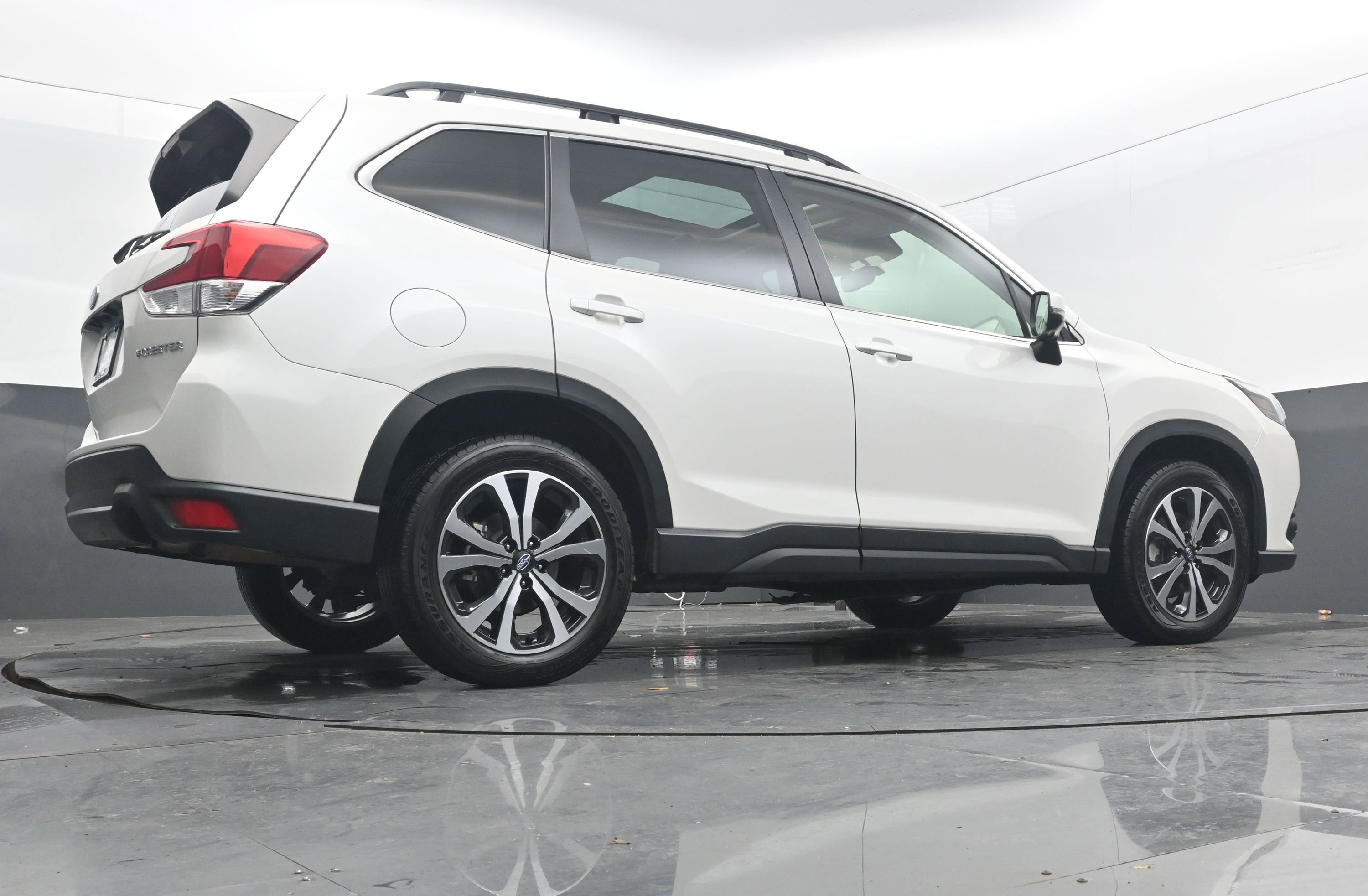 Used 2022 Subaru Forester Limited image 29