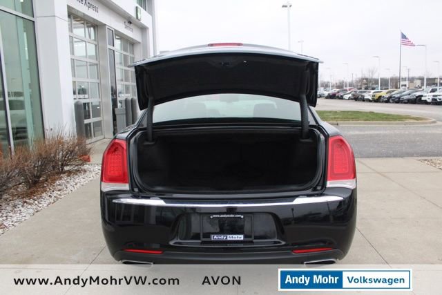 Used 2016 Chrysler 300 C image 11