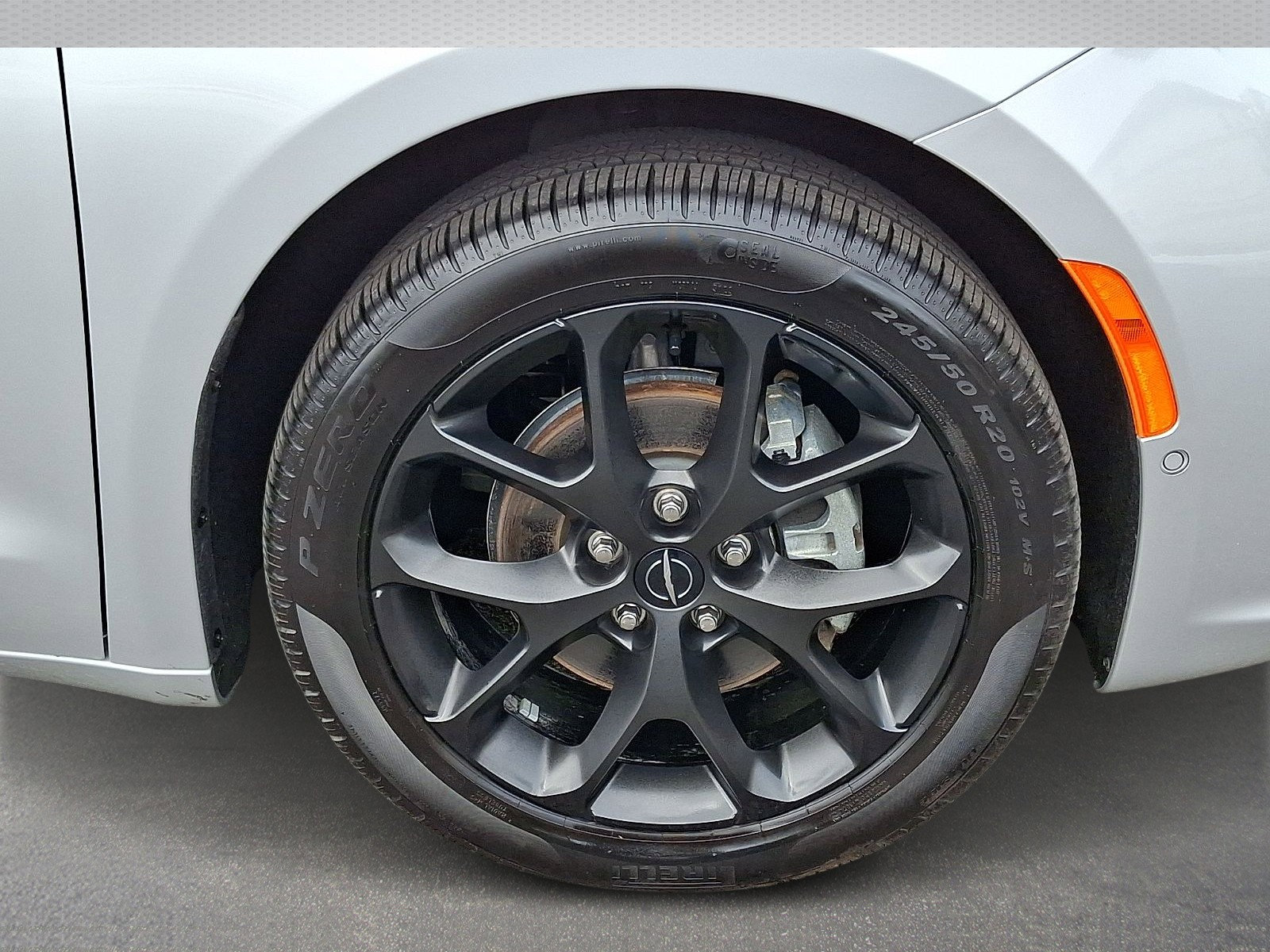 Certified 2024 Chrysler Pacifica Limited w/ S Appearance Package image 8