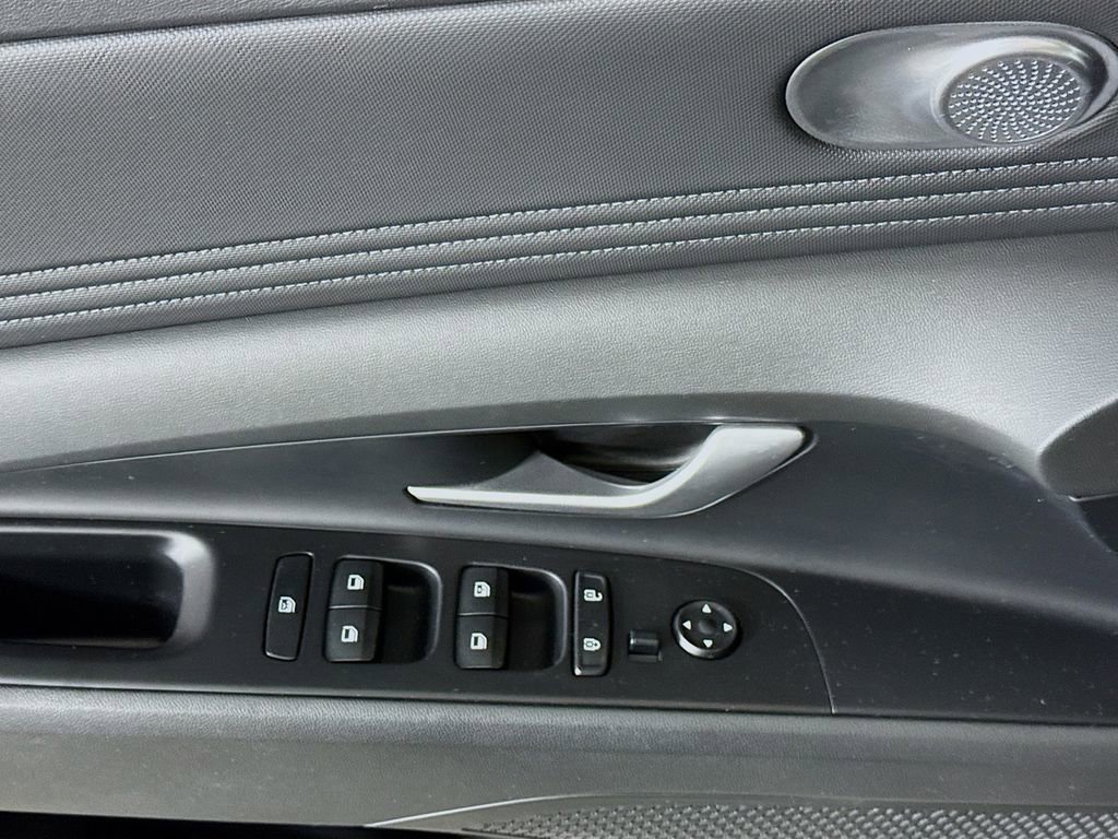 Certified 2023 Hyundai Elantra Limited FWD image 24