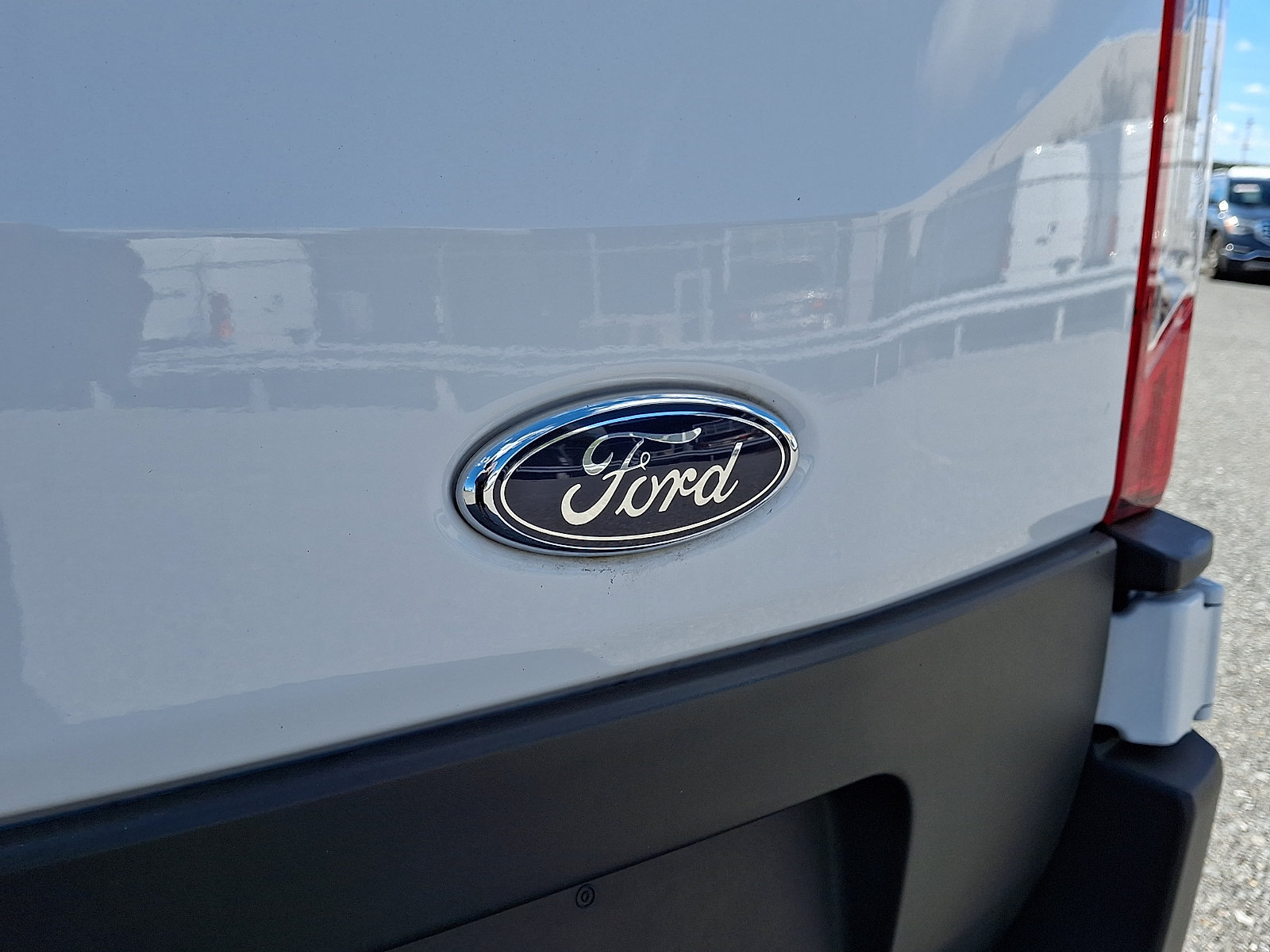 Used 2025 Ford Transit 250 Low Roof w/ Exterior Upgrade Package RWD image 30