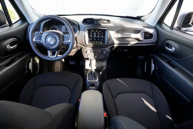 Used 2023 Jeep Renegade Latitude image 34