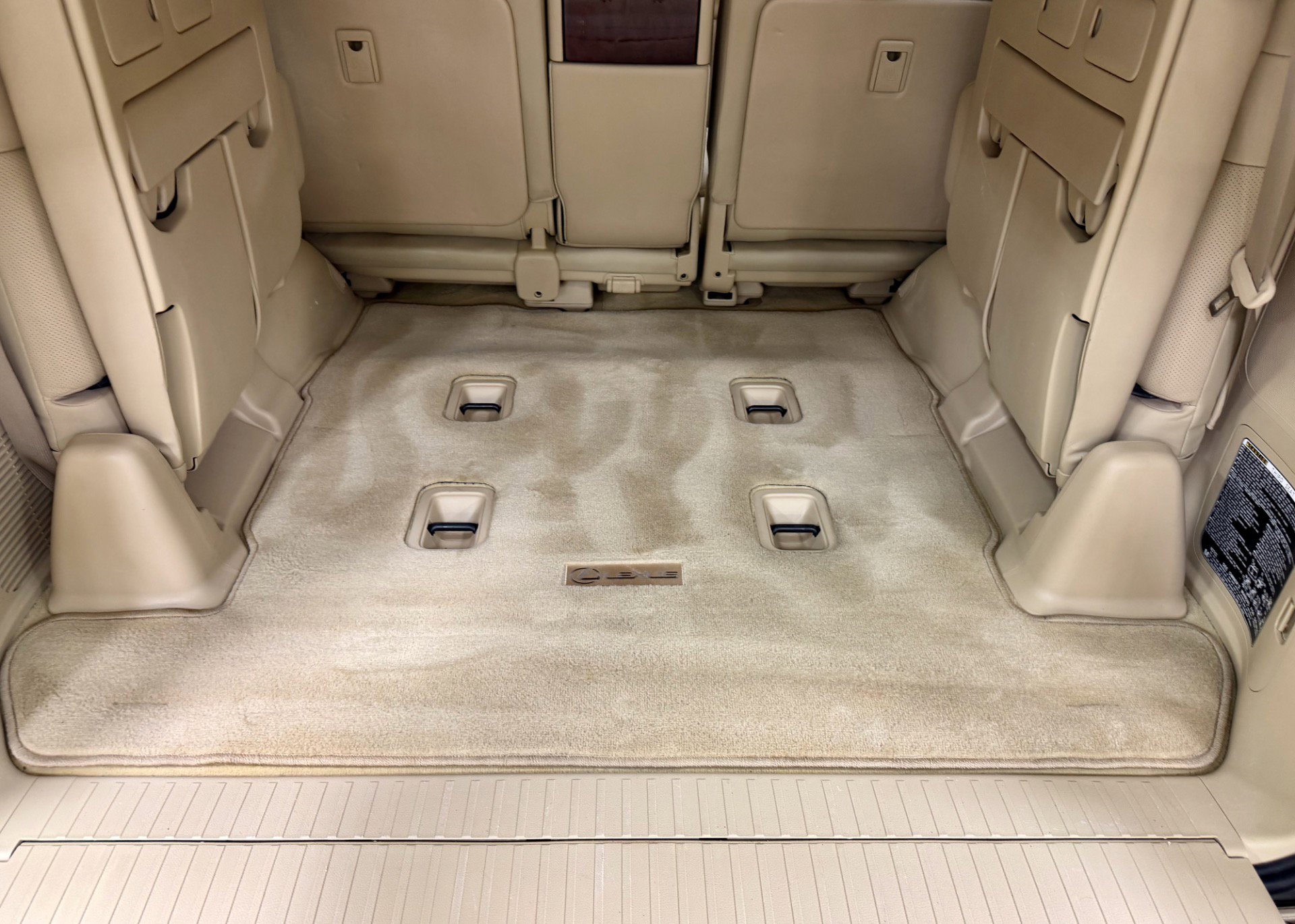 Used 2011 Lexus LX 570 4WD w/ Luxury Pkg w/Pre-crash image 32