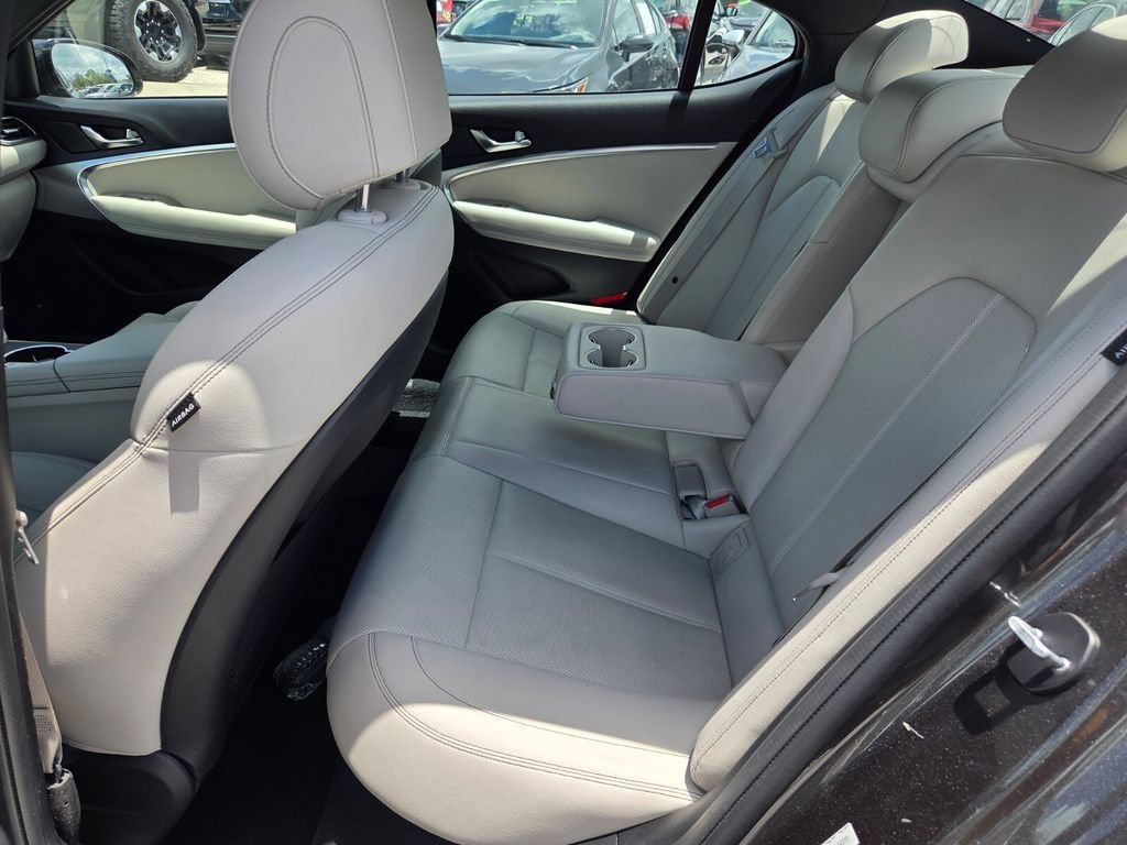 Used 2025 Genesis G70 2.5T RWD image 6