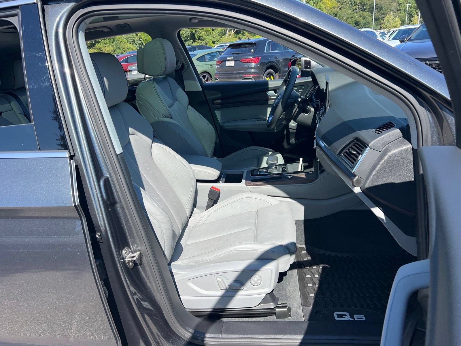 Used 2023 Audi Q5 e Prestige w/ Prestige Package AWD/4WD image 40