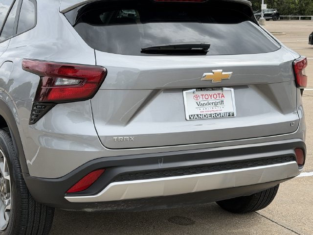 Used 2025 Chevrolet Trax LT w/ LT Convenience Package FWD image 6