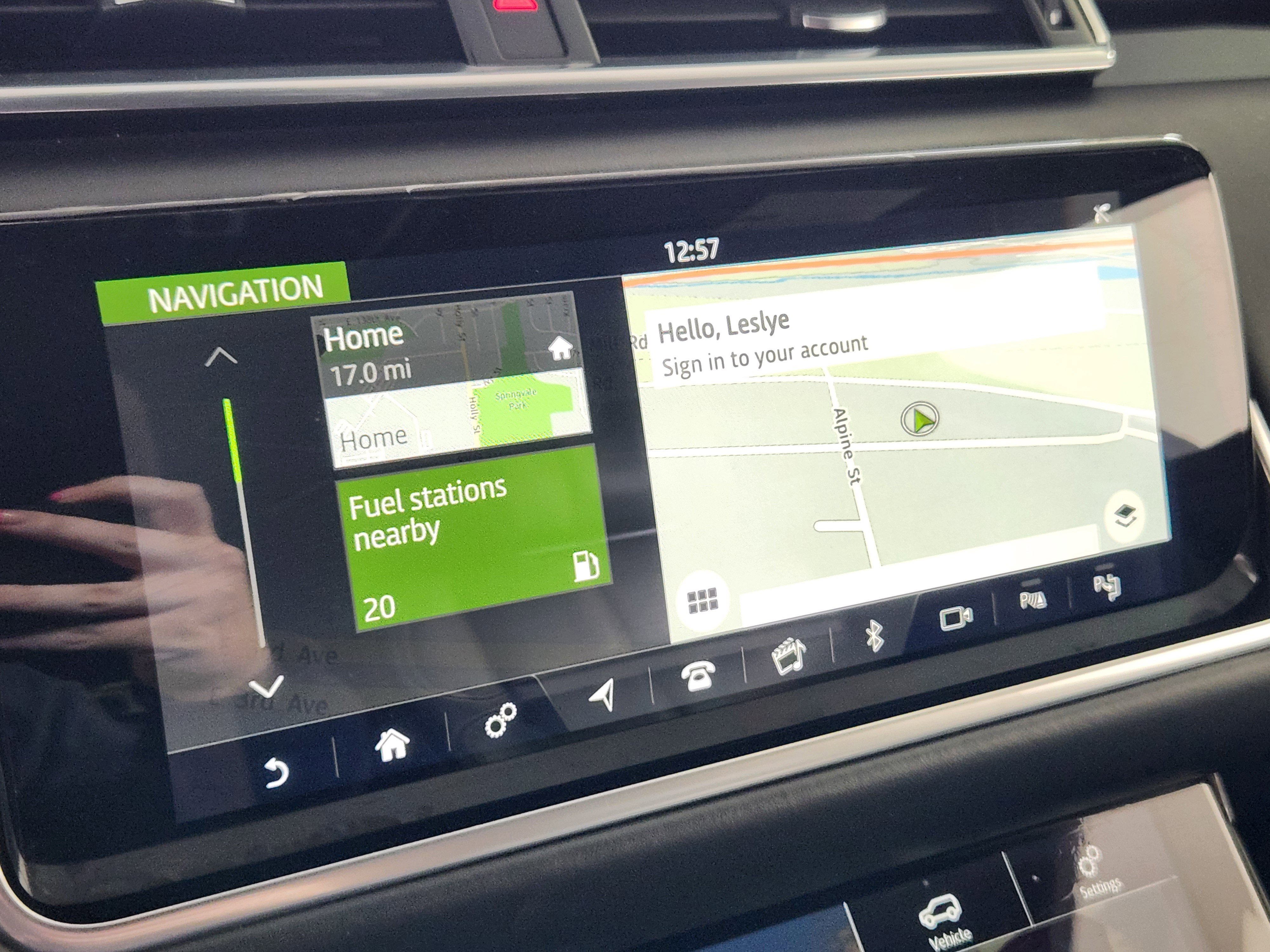 Used 2018 Land Rover Range Rover Velar R-Dynamic HSE image 23