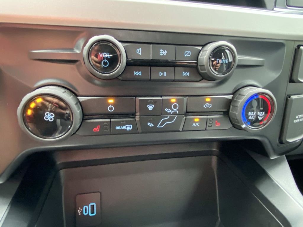 Used 2024 Ford F250 XLT w/ Black Appearance Package AWD/4WD image 27