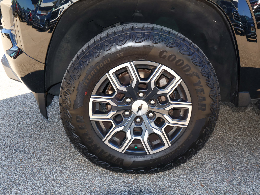 Used 2023 Chevrolet Colorado Z71 w/ Z71 Convenience Package 2 AWD/4WD image 32