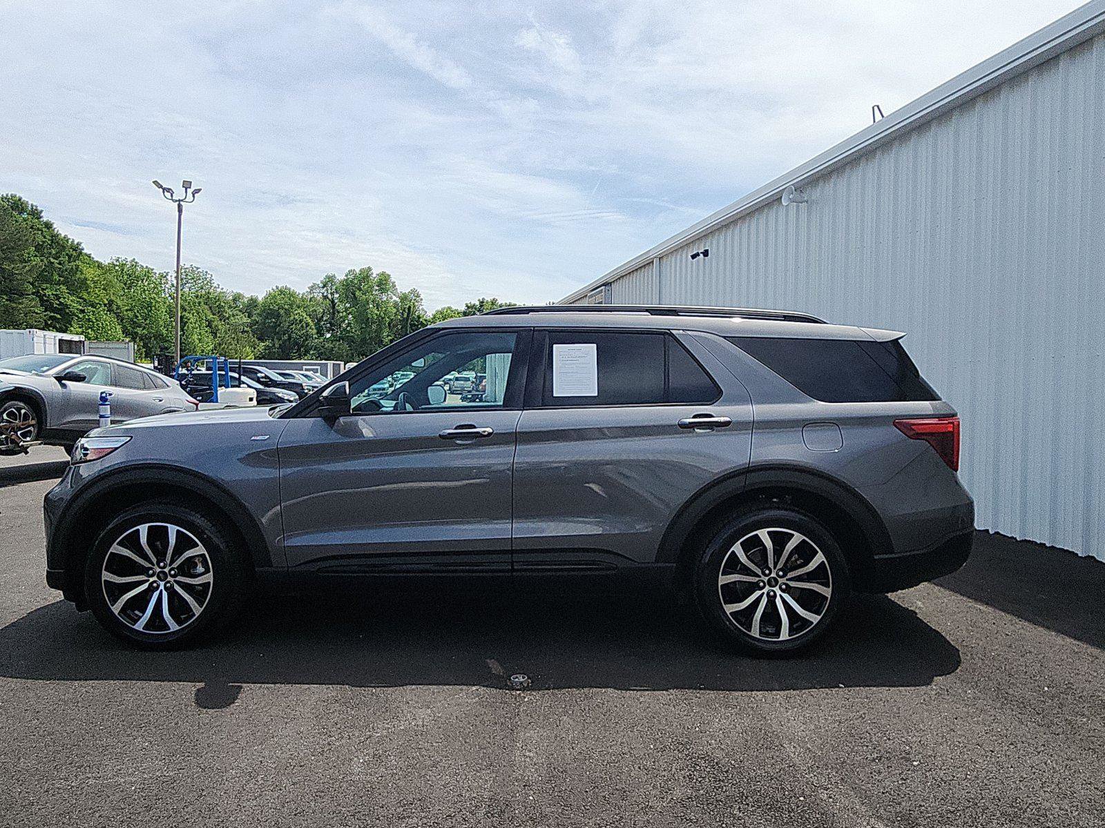 Used 2022 Ford Explorer ST-Line w/ Class IV Trailer Tow Package RWD image 2