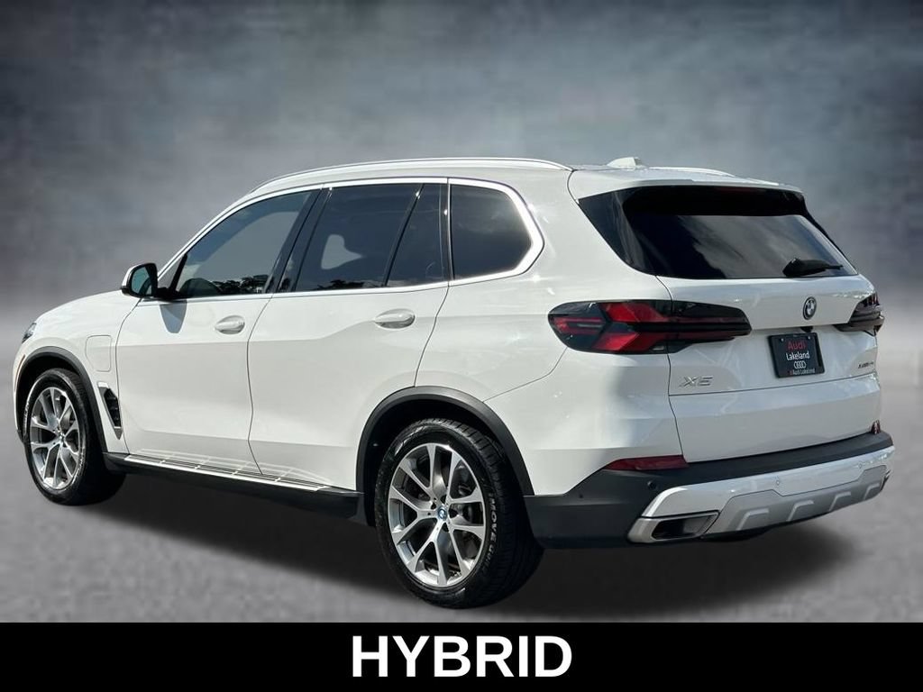 Used 2025 BMW X5 xDrive50e AWD/4WD image 3
