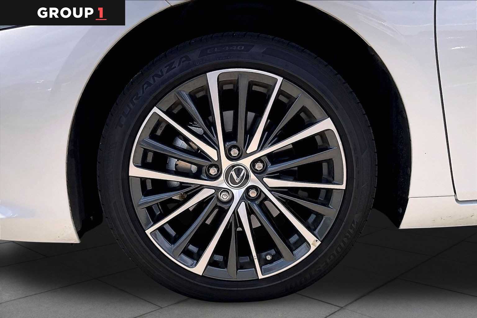 Used 2025 Lexus ES 350 w/ Premium Package FWD image 9